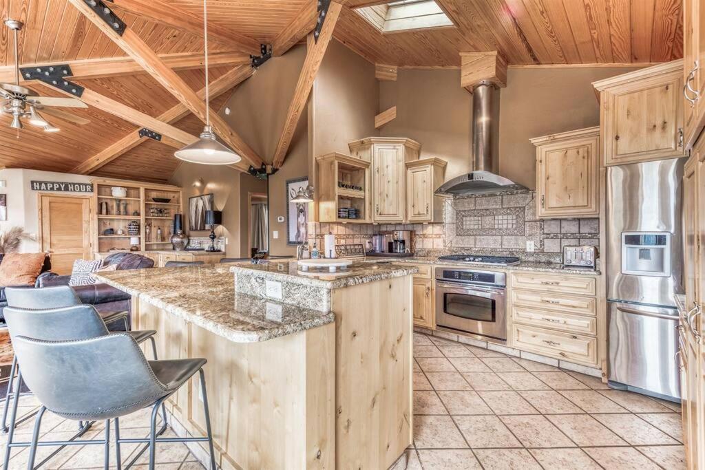 Mesa Verde, Hot Tub, Pedestal Octagon / Mount